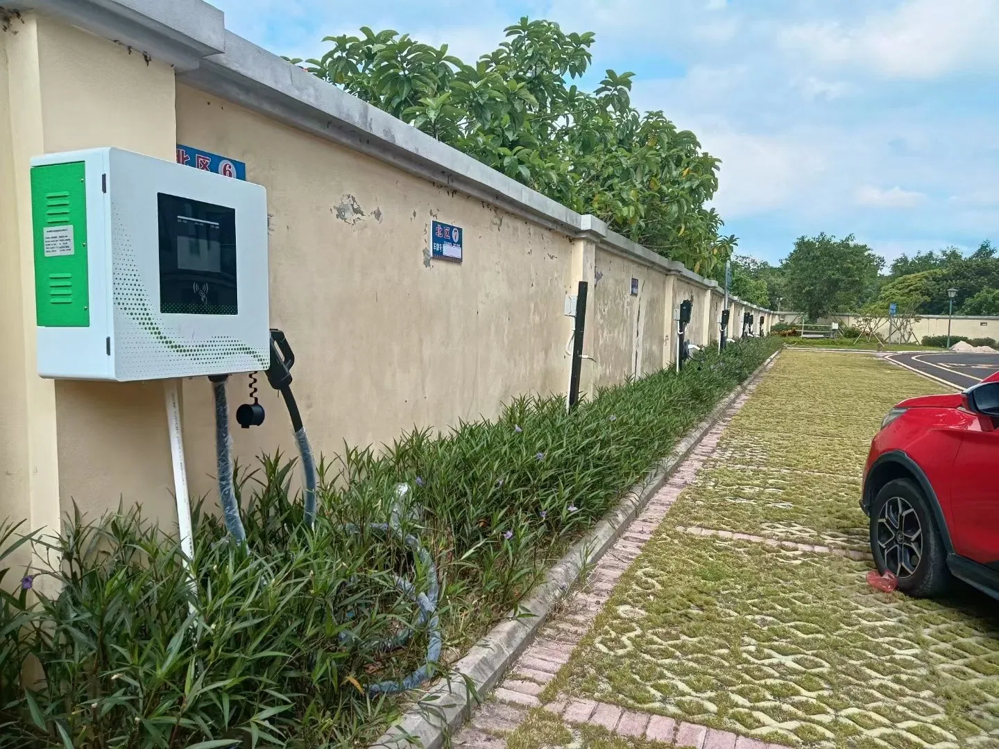 Wall-Mounted 20/30/40kw CCS2 Solar Level 3 DC Fast Electric Car EV Charger Charging Station with Ocpp 1.6j