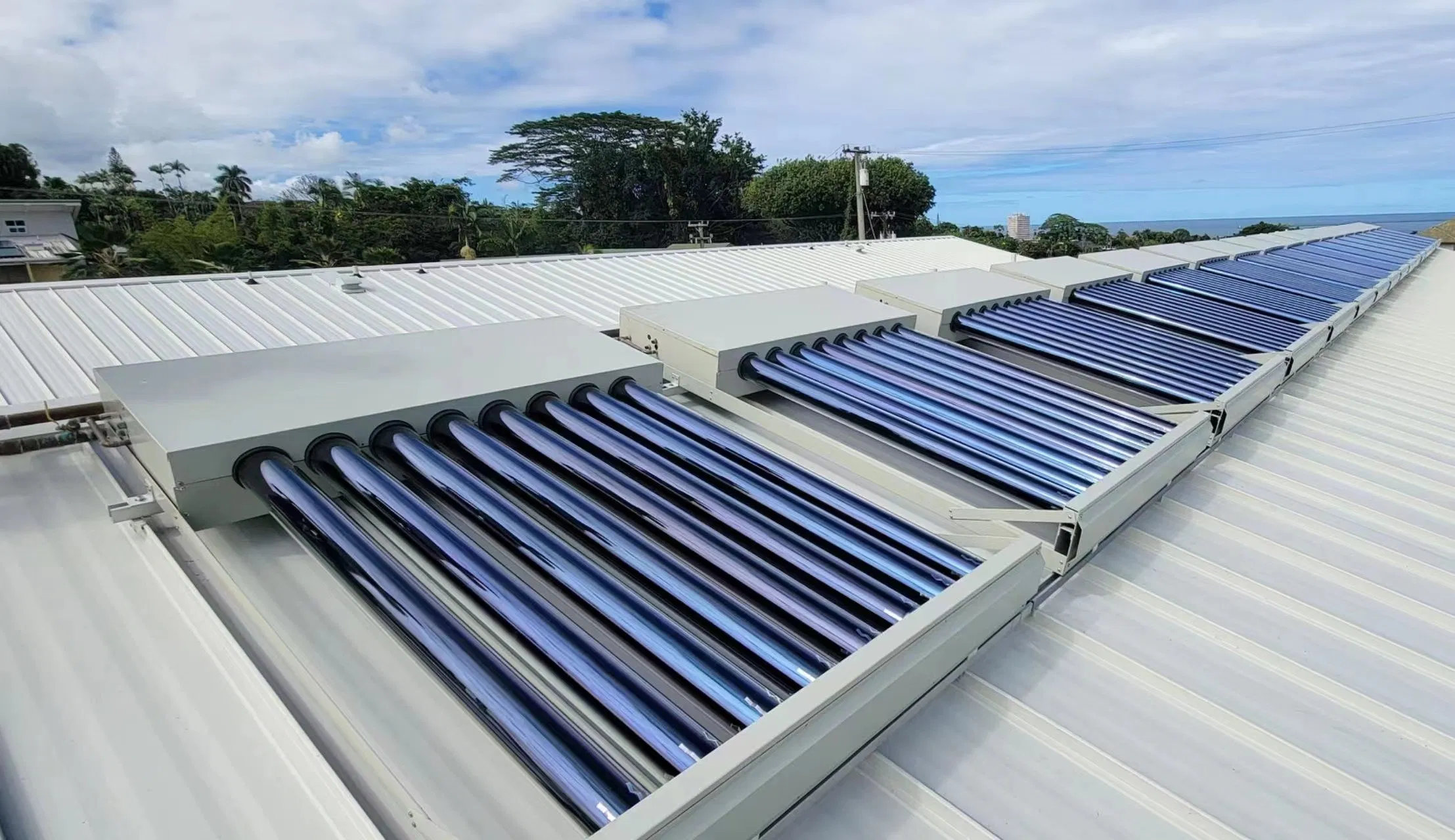 New Concept 300L Pressurized Compact Solar Hot Water Heater with D137mm Super Vacuum Tubes 90% Heat Utilization