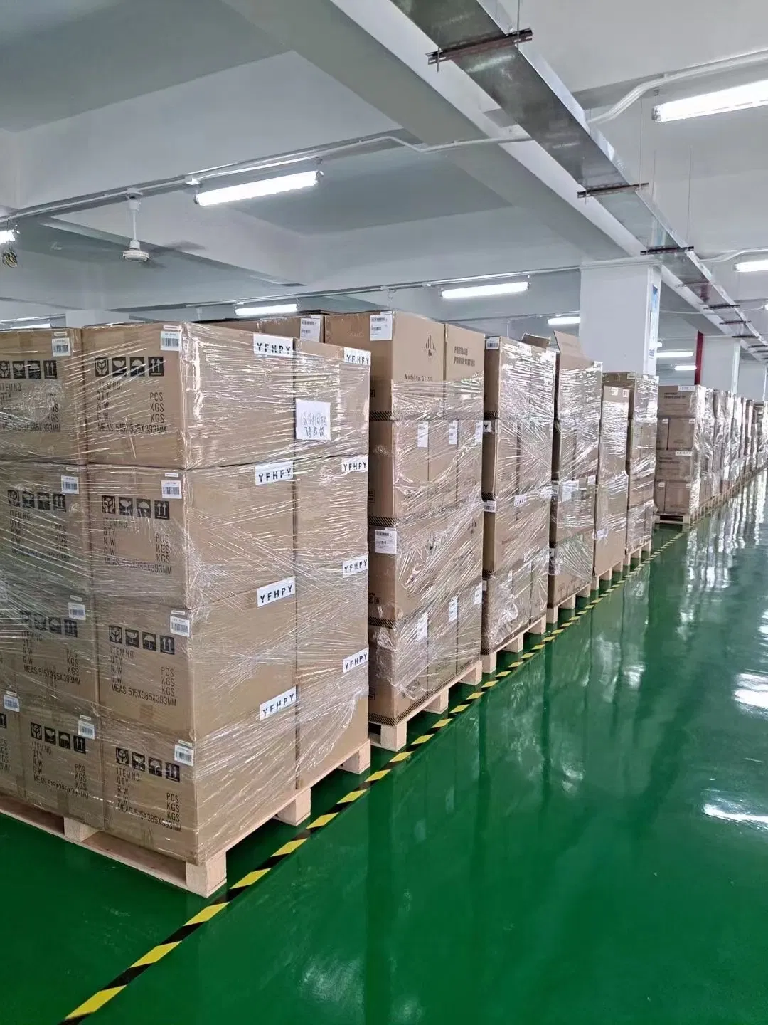 IP65 Foldable 200W Portable Solar Panel Charger for Travel and Outdoor Adventures