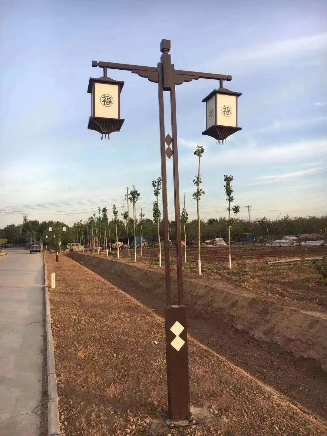 Outdoor Lighting Solutions with 12-Hour Illumination and Custom Heights