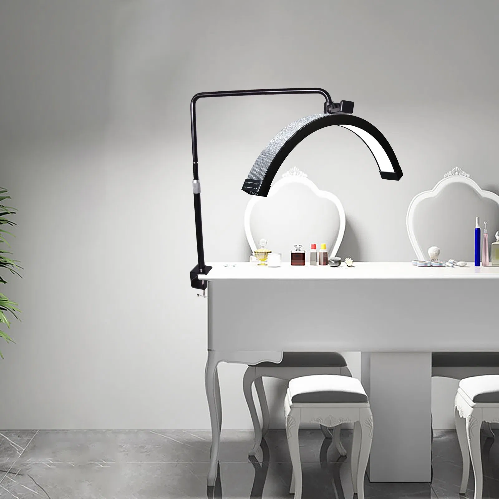 مصباح مكتب للأظافر LED على شكل نصف قمر لمناكير الأظافر والتاتو