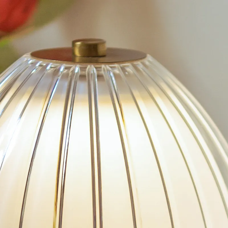 مصباح مكتب LED حديث طراز فندقي لغرفة النوم، مصباح طاولة زجاجي حديث بنمط نوردك، مصباح طاولة LED يعمل بالبطارية