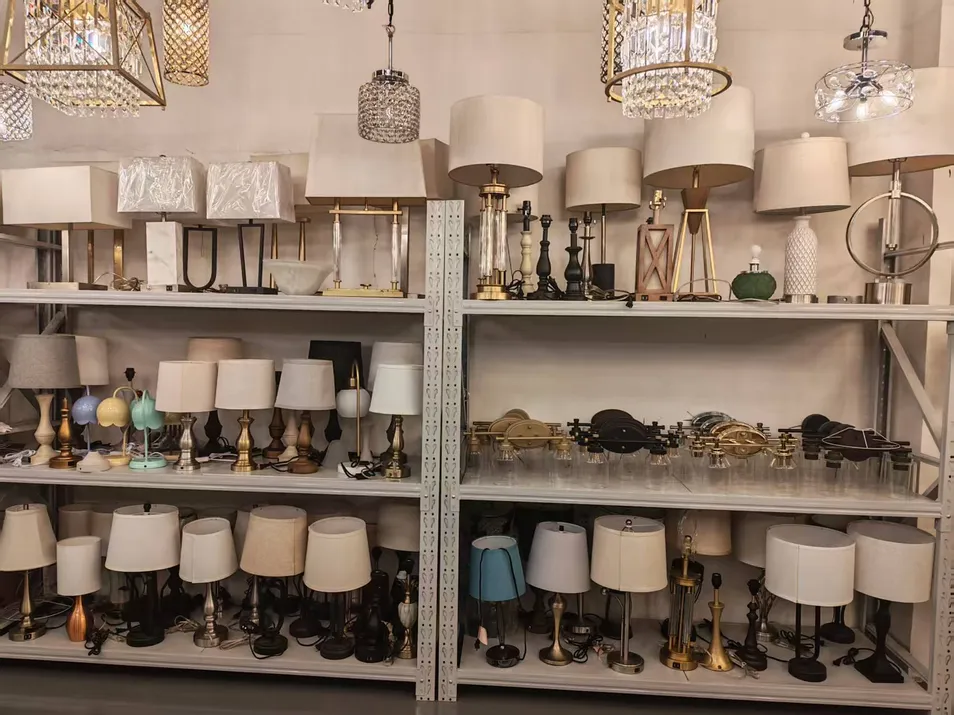 مصباح أرضي LED حديث بقوس مع ظل من الكتان البوهيمي
