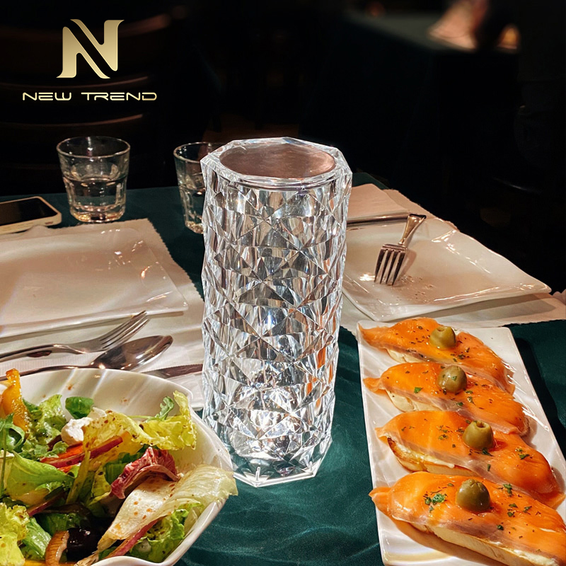 مصباح مكتب حديث ملون بتقنية LED كريستالي داخلي