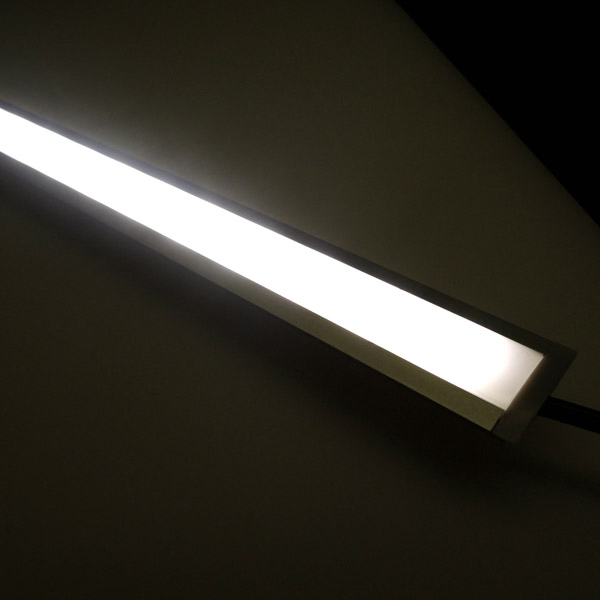 نظام قناة ألومنيوم LED ذات ملف داخلي على شكل U بعرض 12mm مع غطاء، وأغطية نهائية، ومشابك تثبيت لتركيبات أضواء LED الشريطية