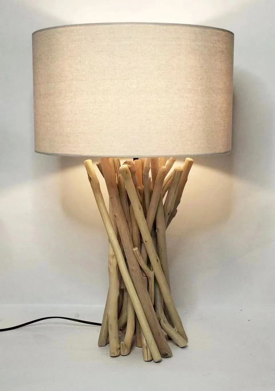 مصباح طاولة LED مزخرف من الخشب بفروع جديدة للإضاءة على المكتب بجانب السرير أو في غرفة النوم أو غرفة المعيشة
