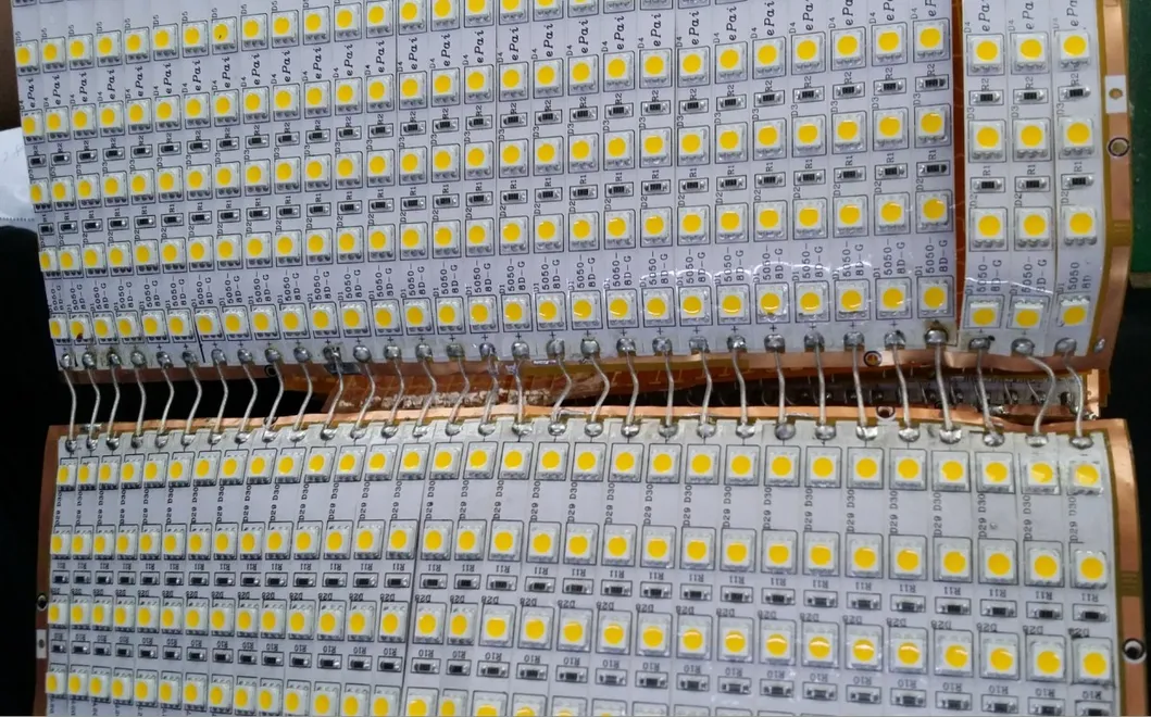 توصيل شريط الإضاءة LED