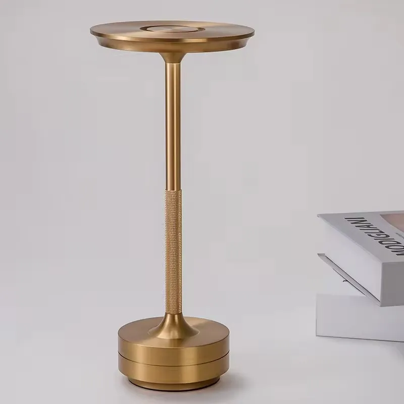 مصباح طاولة ديكور LED قابل لإعادة الشحن بدون سلك للمطاعم بتصميم أنيق من الألمنيوم المؤكسد