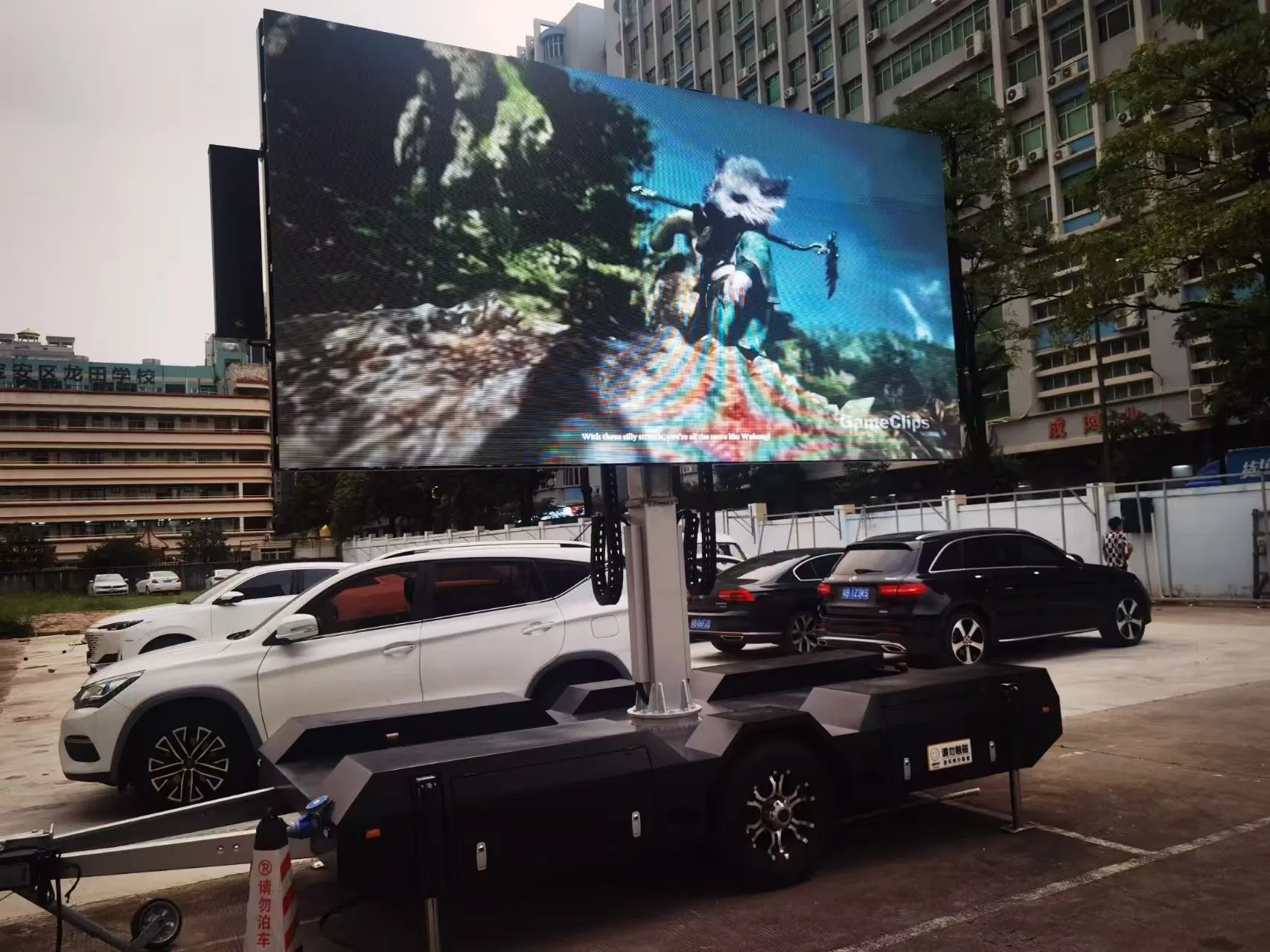 Full Color Outdoor Advertising Rental Curved Digital Mobile Flexible SMD Poster Window TV LED Display Screen with P1.8 P2.5 P3 P4 P5 P6 P10 Price