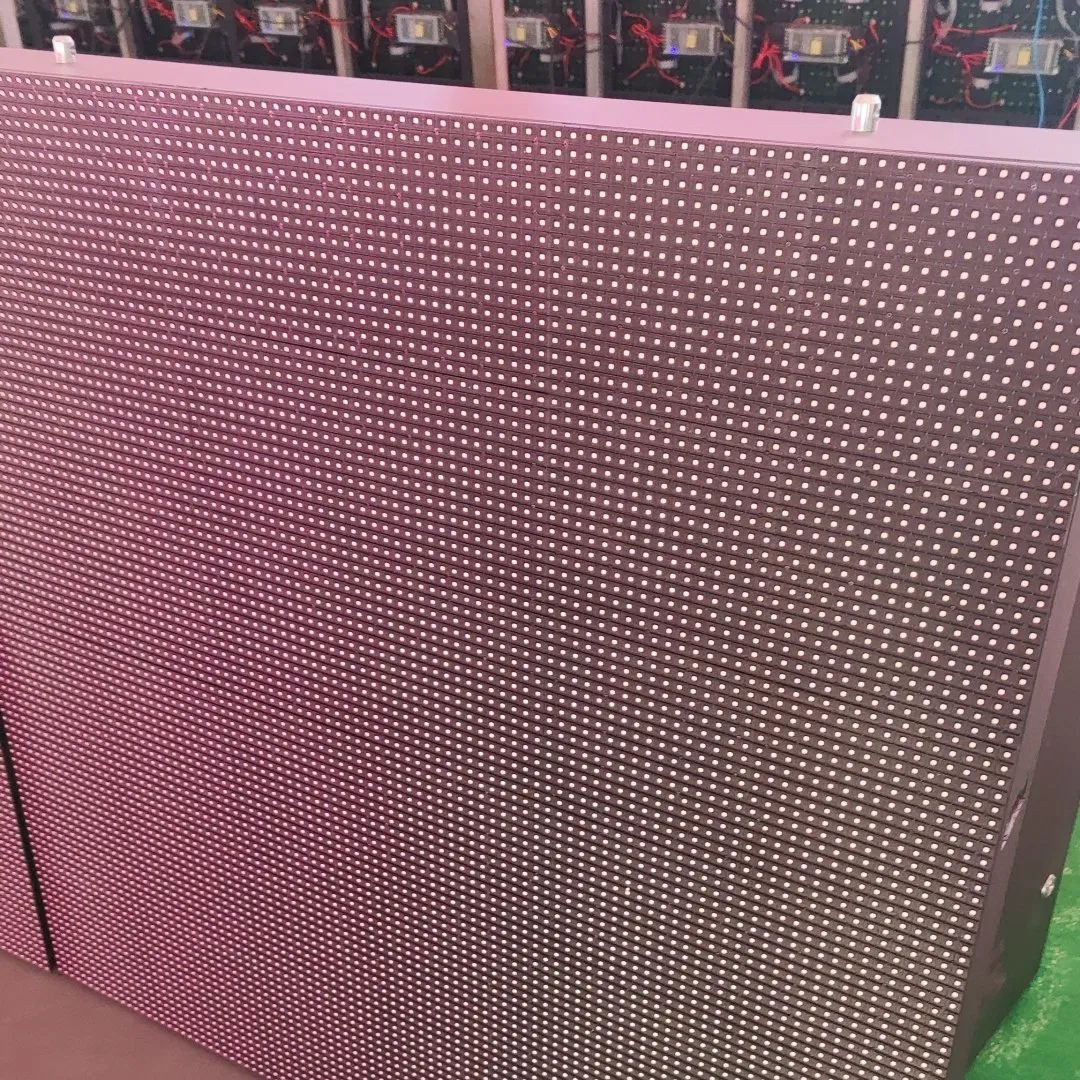 Curved LED Outdoor Advertising Display Screen for Maximum Visibility