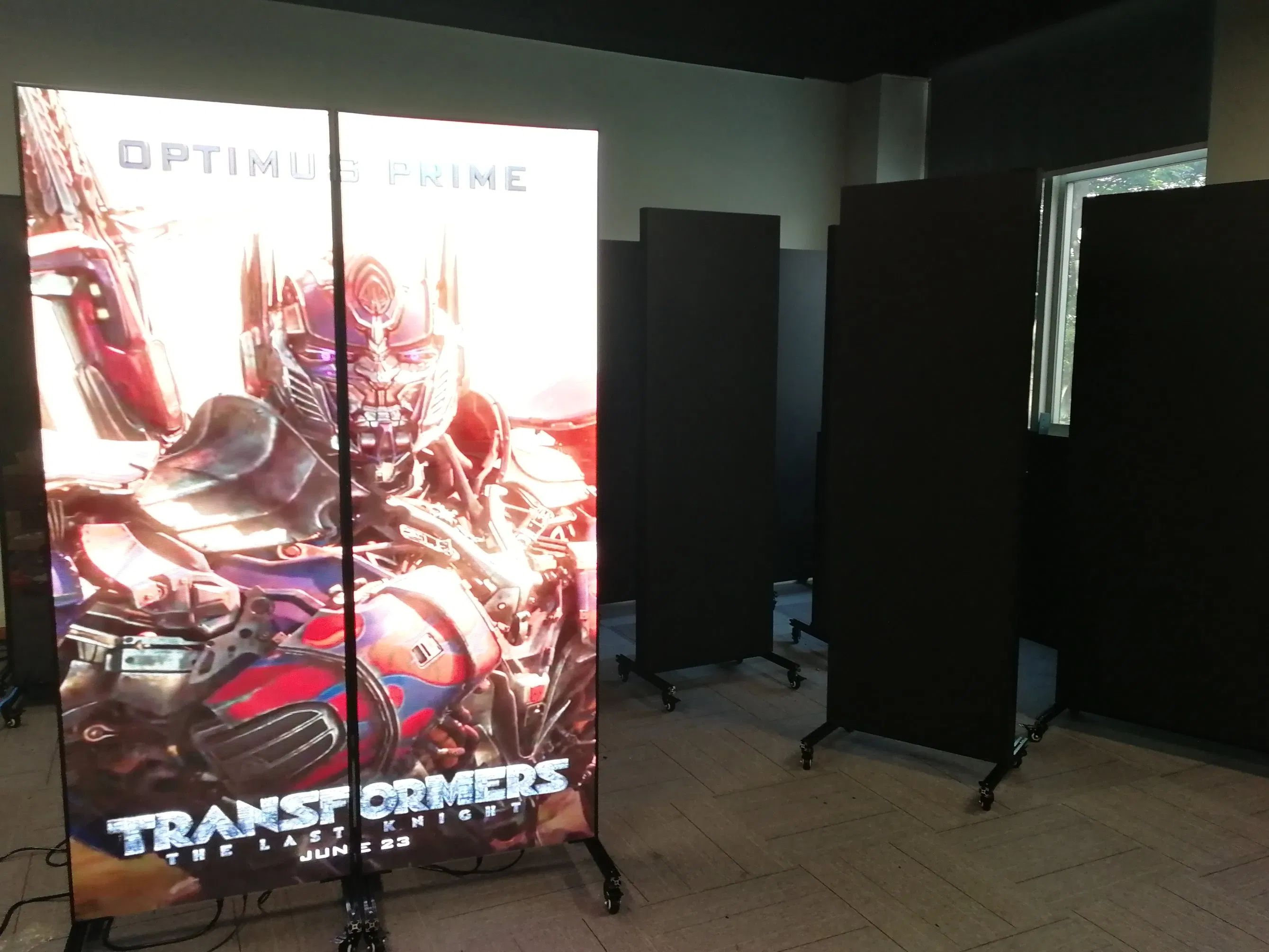 Slim and Light Weight Digital Poster LED Screen