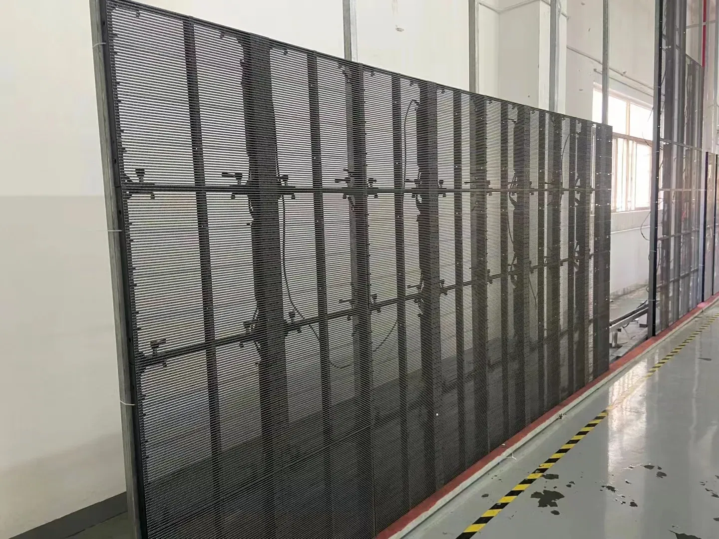 Indoor Advertising HD Transparent LED Video Wall P3.91-7.82 Transparent Leddisplay Screen Fixed Behind Glass in Store