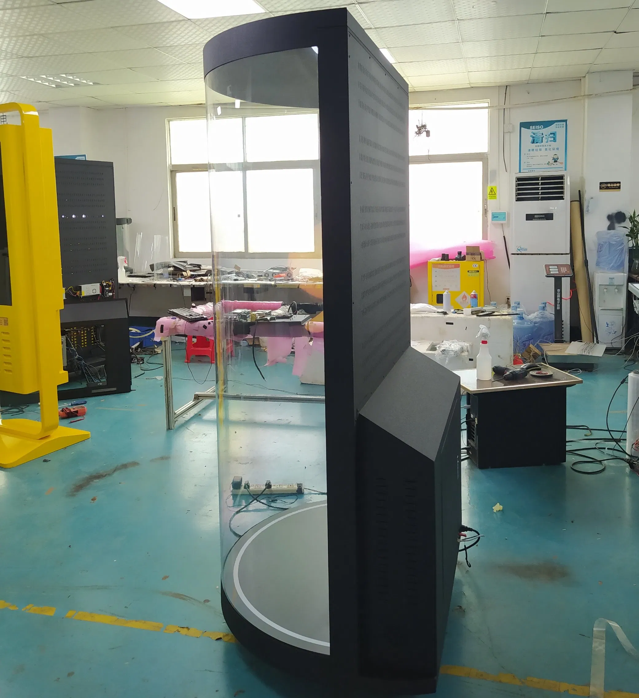 Ai-Powered Holotube Cylinder 75inch Miniled Hologram Display