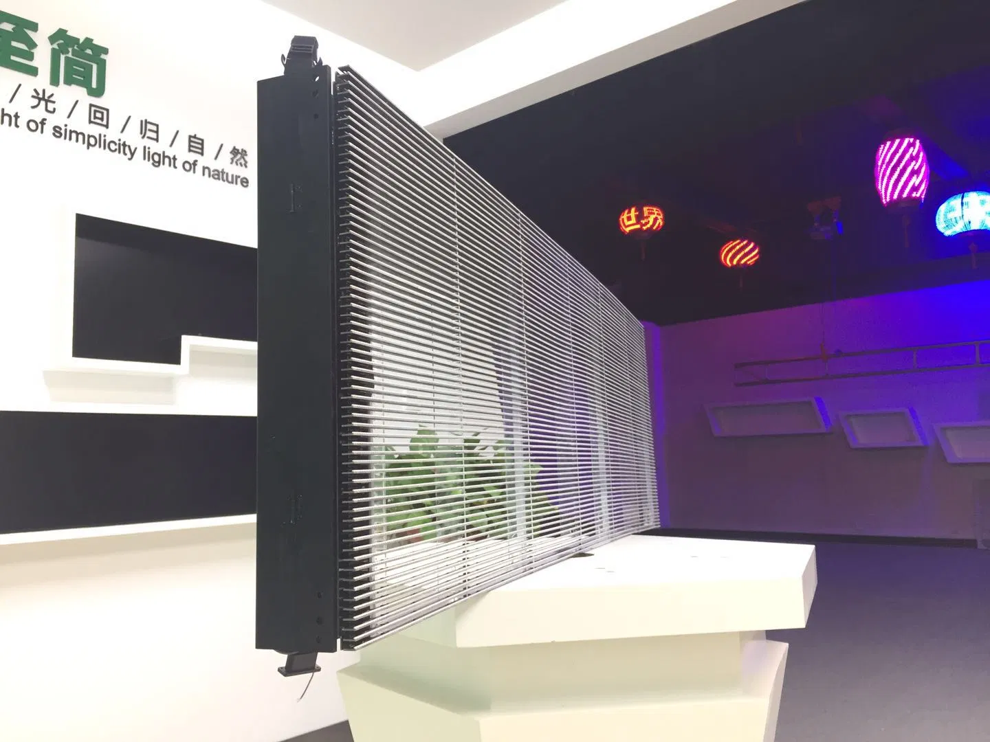 Customizable Outdoor P3.91-7.81mm Transparent Glass Display LED Wall