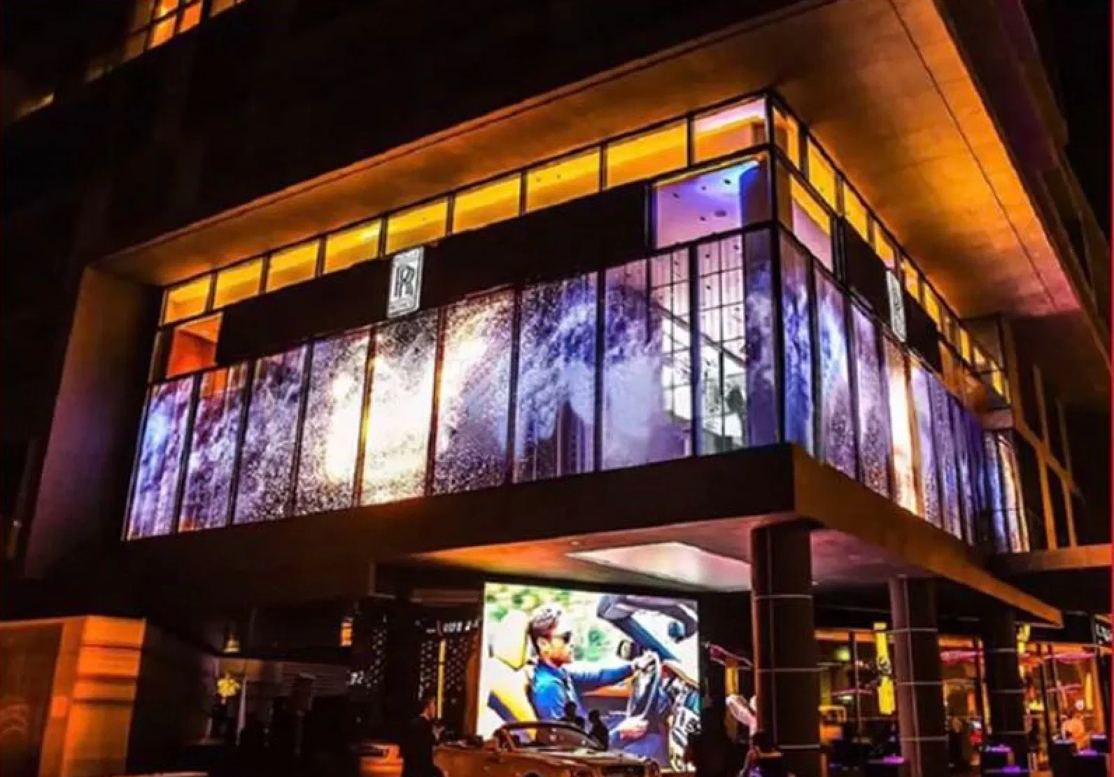 P7.81 Window Glass Transparent LED Indoor Outdoor Advertising Video Wall