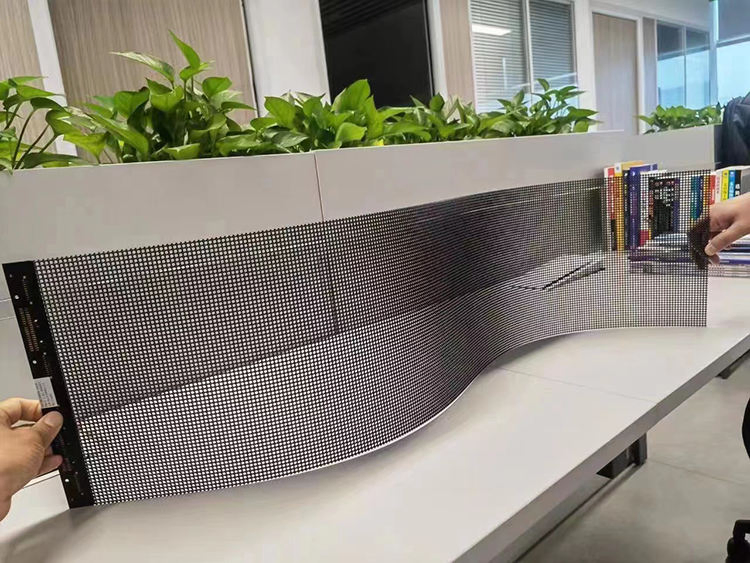 Painel De LED P3.91 P4 P5 P6 Indoor Outdoor Holographic 3D Billboard Transparent Glass Soft Panel Digital Floor Film Video Adhesive LED Screen Flexible Module