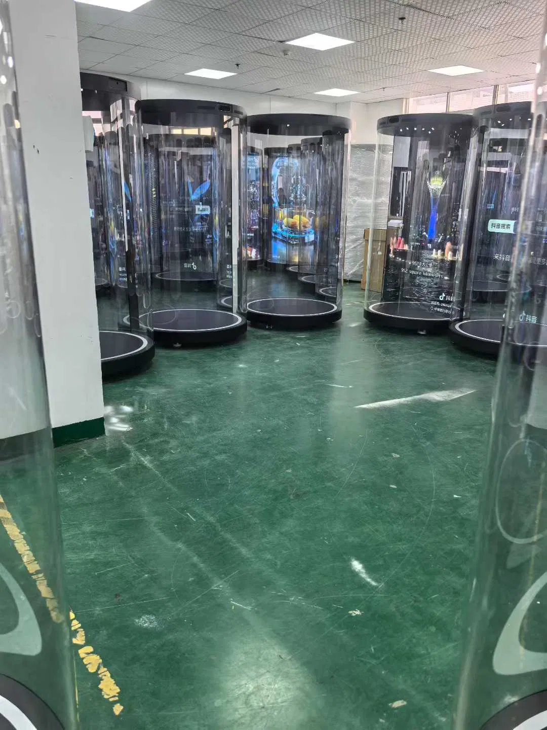 43'' 75'' 86'' Interactive Hologram Display Tube with Ai Software