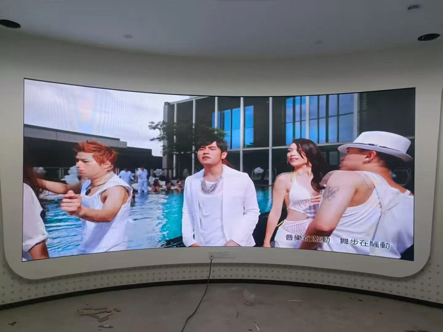 Customize Size 640*480mm Full Color P2.5 Indoor LED Screen Display Curved LED Video Wall