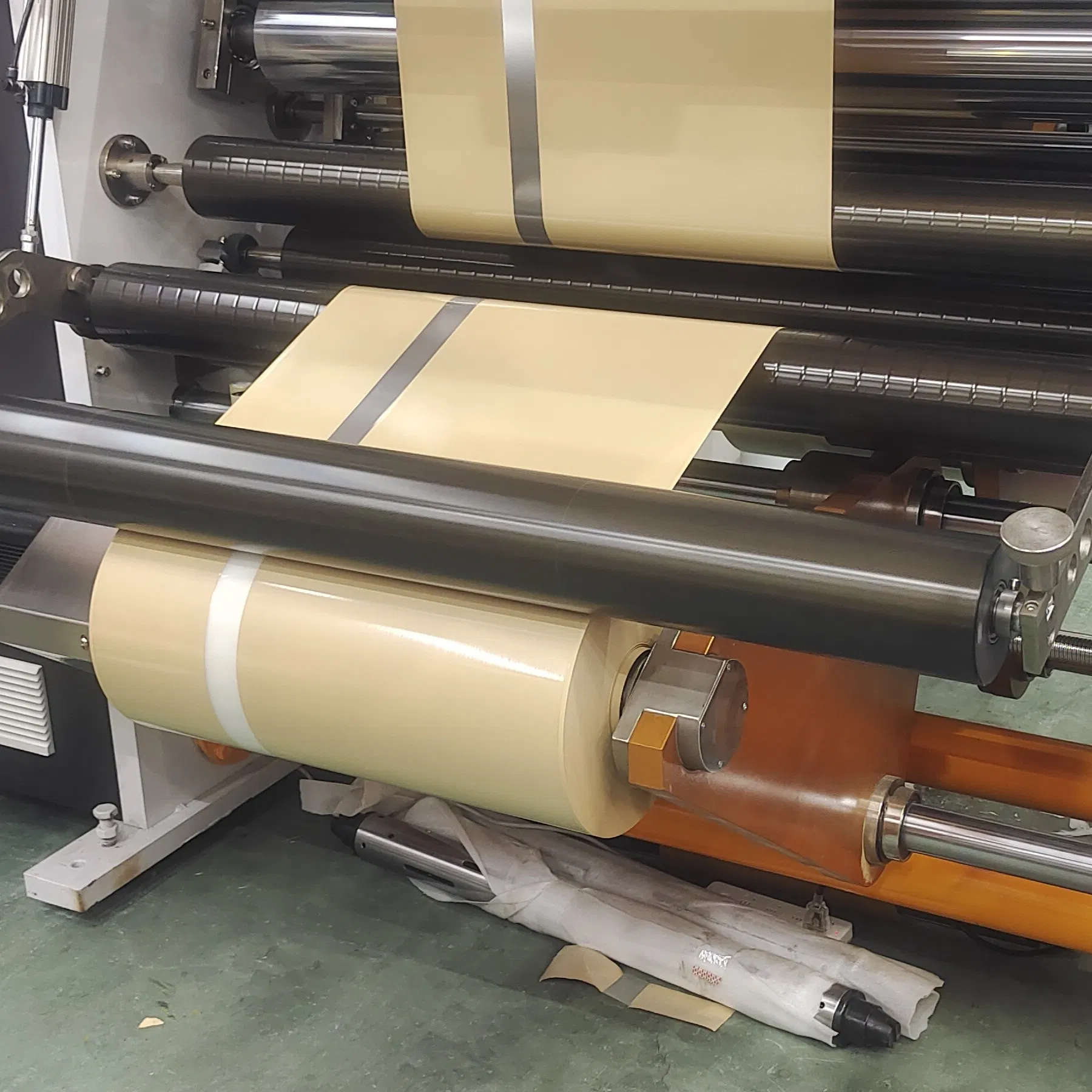 آلة laminating ثلاثية الطبقات الصينية بدون Solvent لتغليف الورق بدون Solvent لتغليف CPP و PE و Pet و رقائق الألمنيوم للتغليف المرن للأغذية