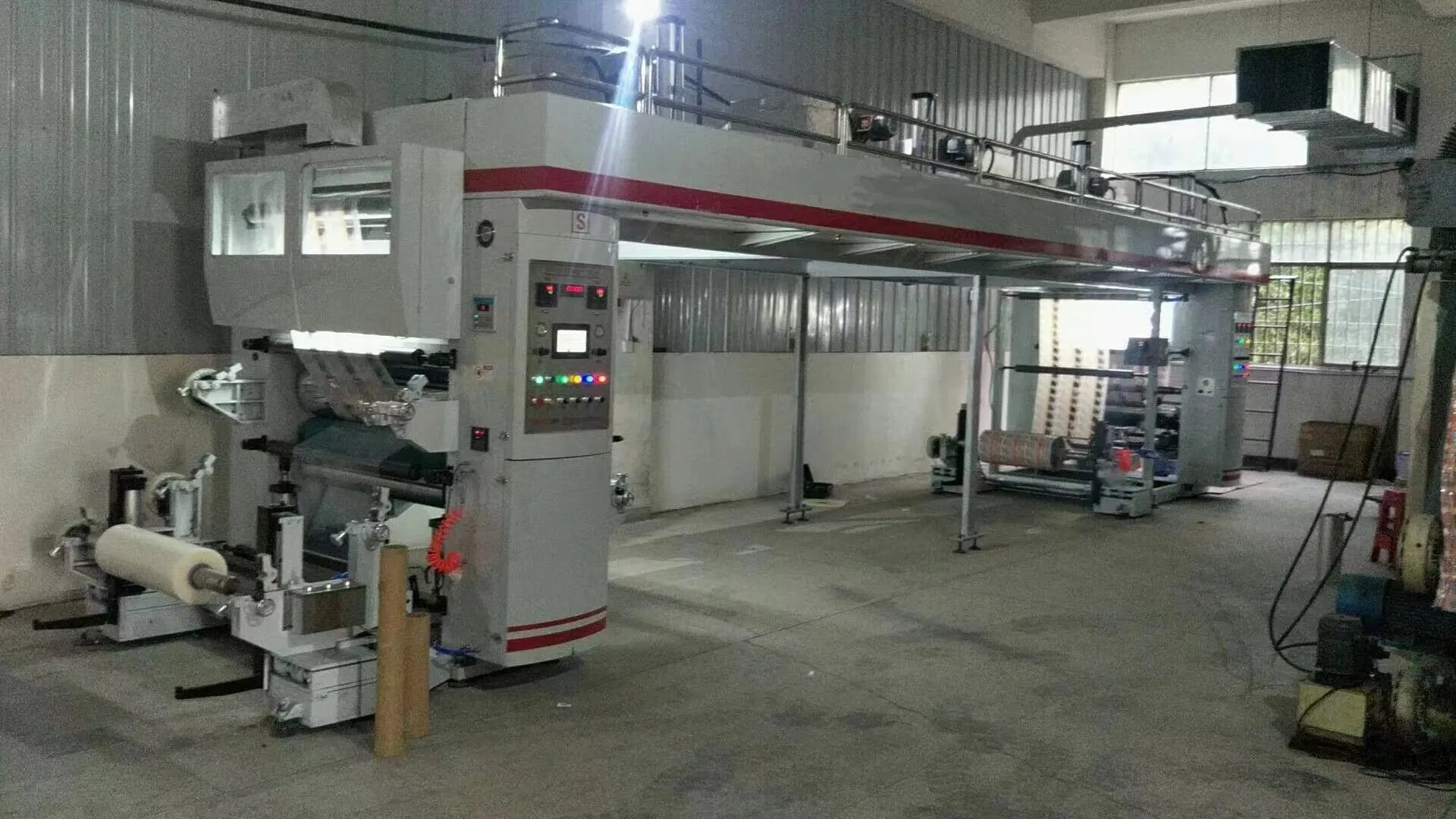 آلة laminating بدون Solventless لتغليف الأفلام البلاستيكية المرنة من البولي بروبيلين، ورق الألمنيوم، ولفائف الورق