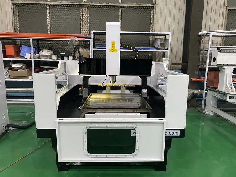 ماكينة CNC للمعادن