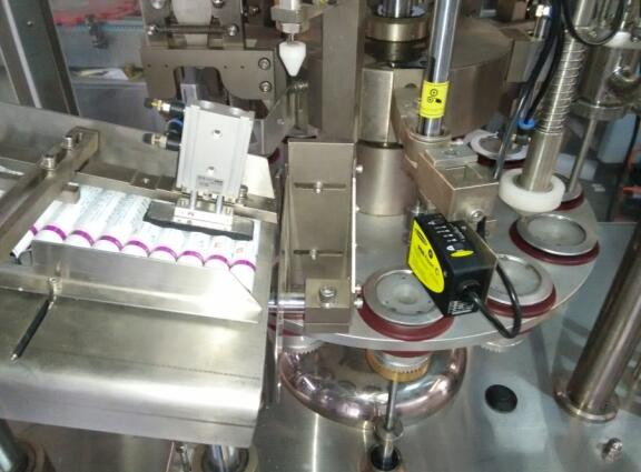 Tj-280A آلة تعبئة وتغليف وختم أكياس مسبقة الصنع متعددة الوظائف للطعام الجاف للكلاب / رقائق / أرز / فستق / طعام مجفف حبيبي / طعام مجمد / طعام جاف /