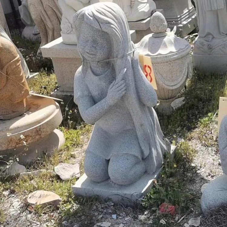 نحت تماثيل حجرية من الجرانيت للحدائق