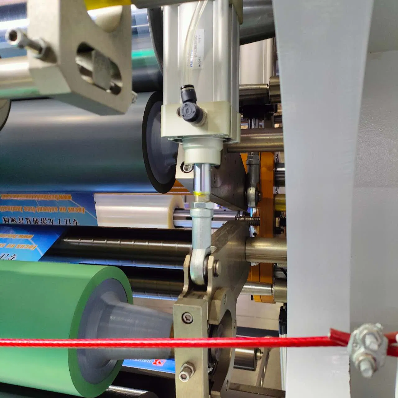 آلة laminating صغيرة بدون مذيبات لتغليف الأفلام المرنة لمختبرات صغيرة