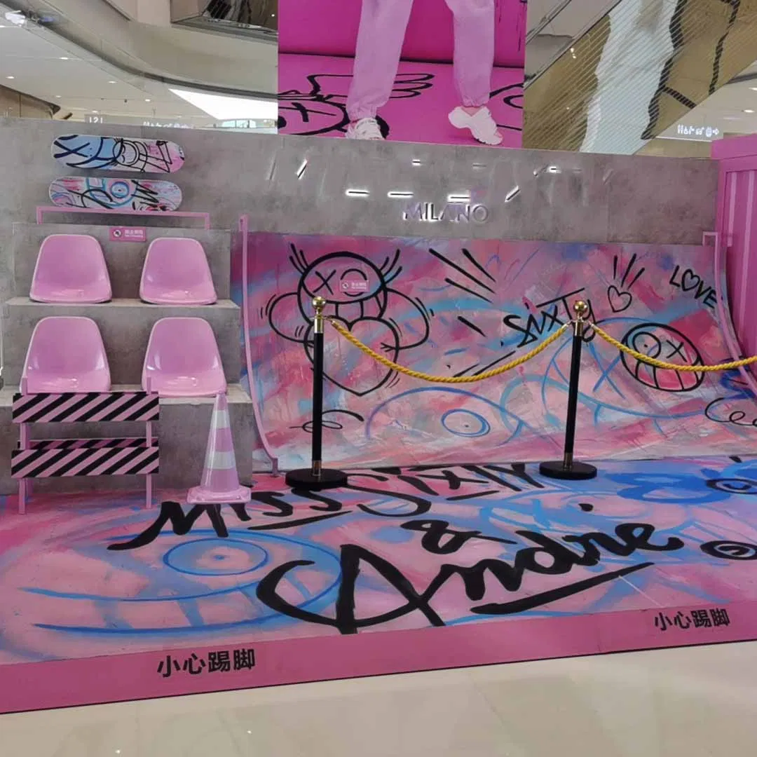 Professional Manufacturing Creative Design Visual Merchandising Window Display Props