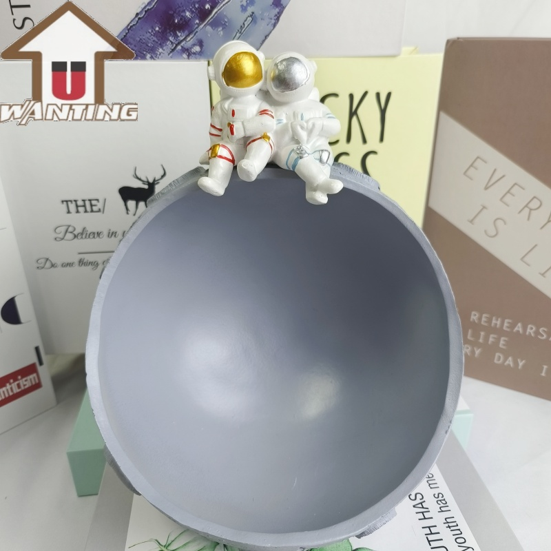 Corporate Promotional Gift Astronaut Statue Angel Sculpture Living Room Storage Decoration