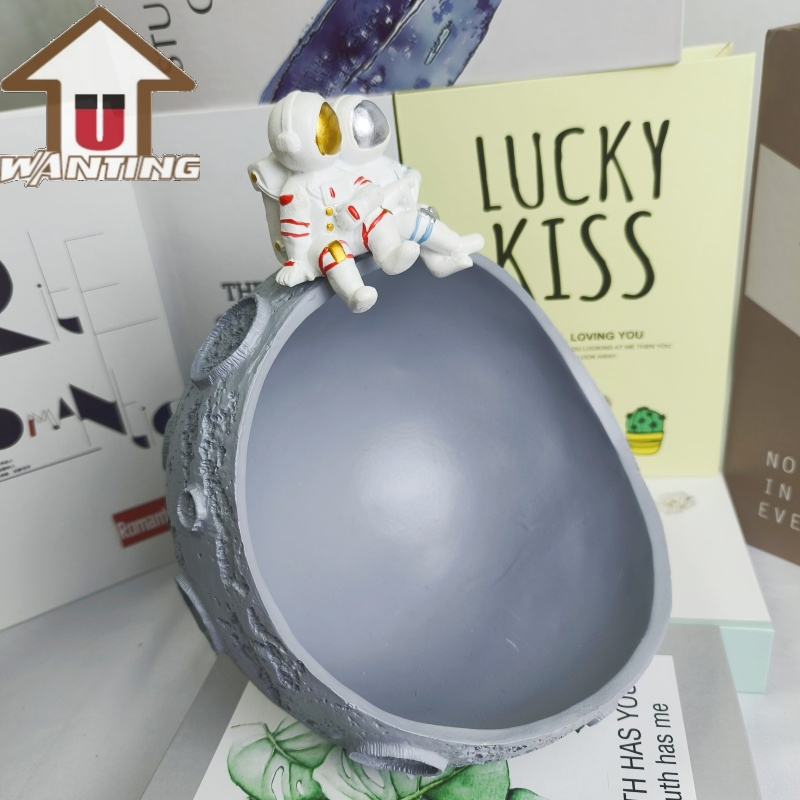 Corporate Promotional Gift Astronaut Statue Angel Sculpture Living Room Storage Decoration