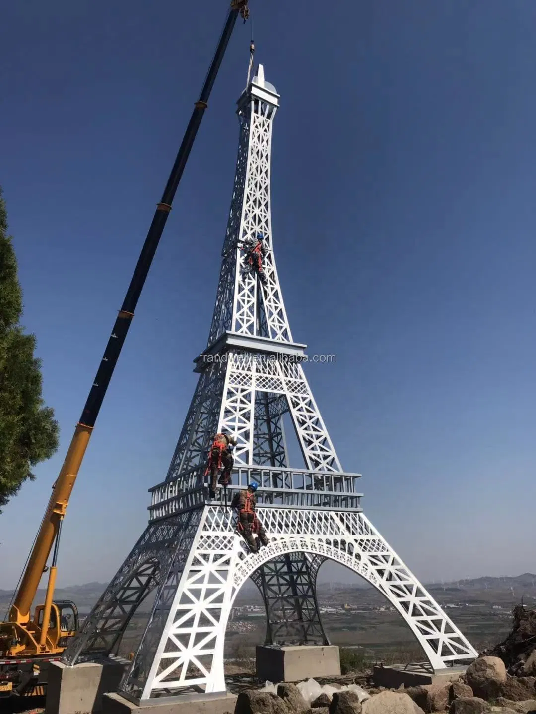 Elegant Stainless Steel Eiffel Tower Sculpture - Wedding Stage Decoration, Handcrafted Metal Art for Home &amp; Event Decor