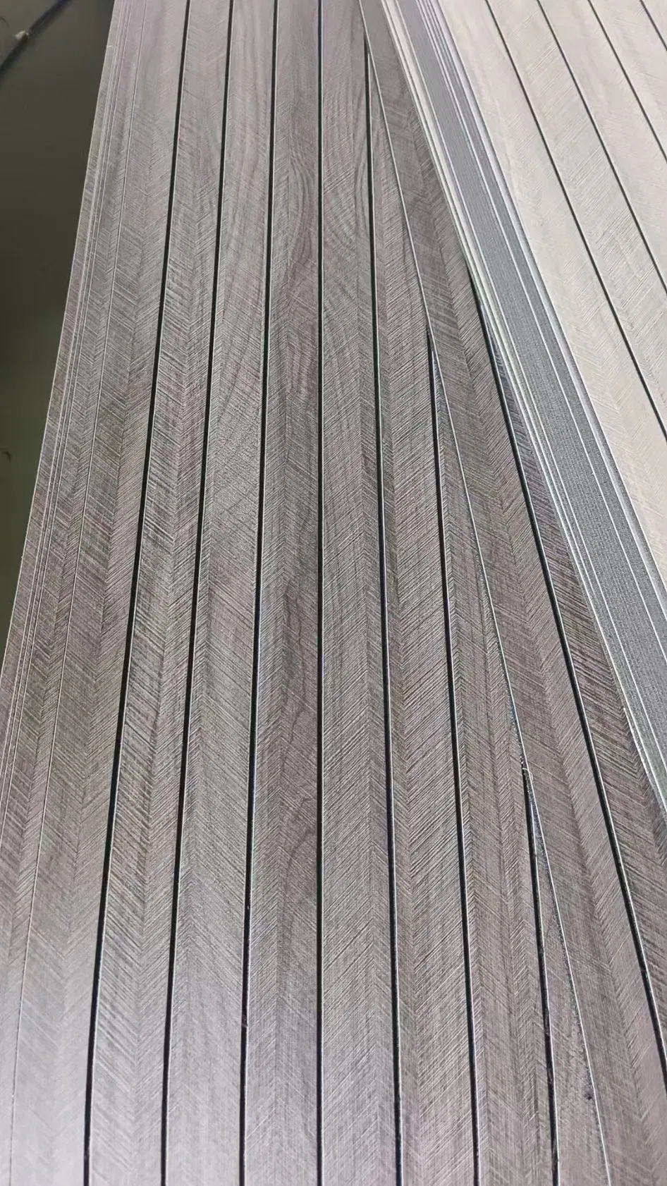 Nice Wood Patterns Carved Grille Self-Adhesive Wall Sticker 600*3000 Wall Sticker for Rental Apartment