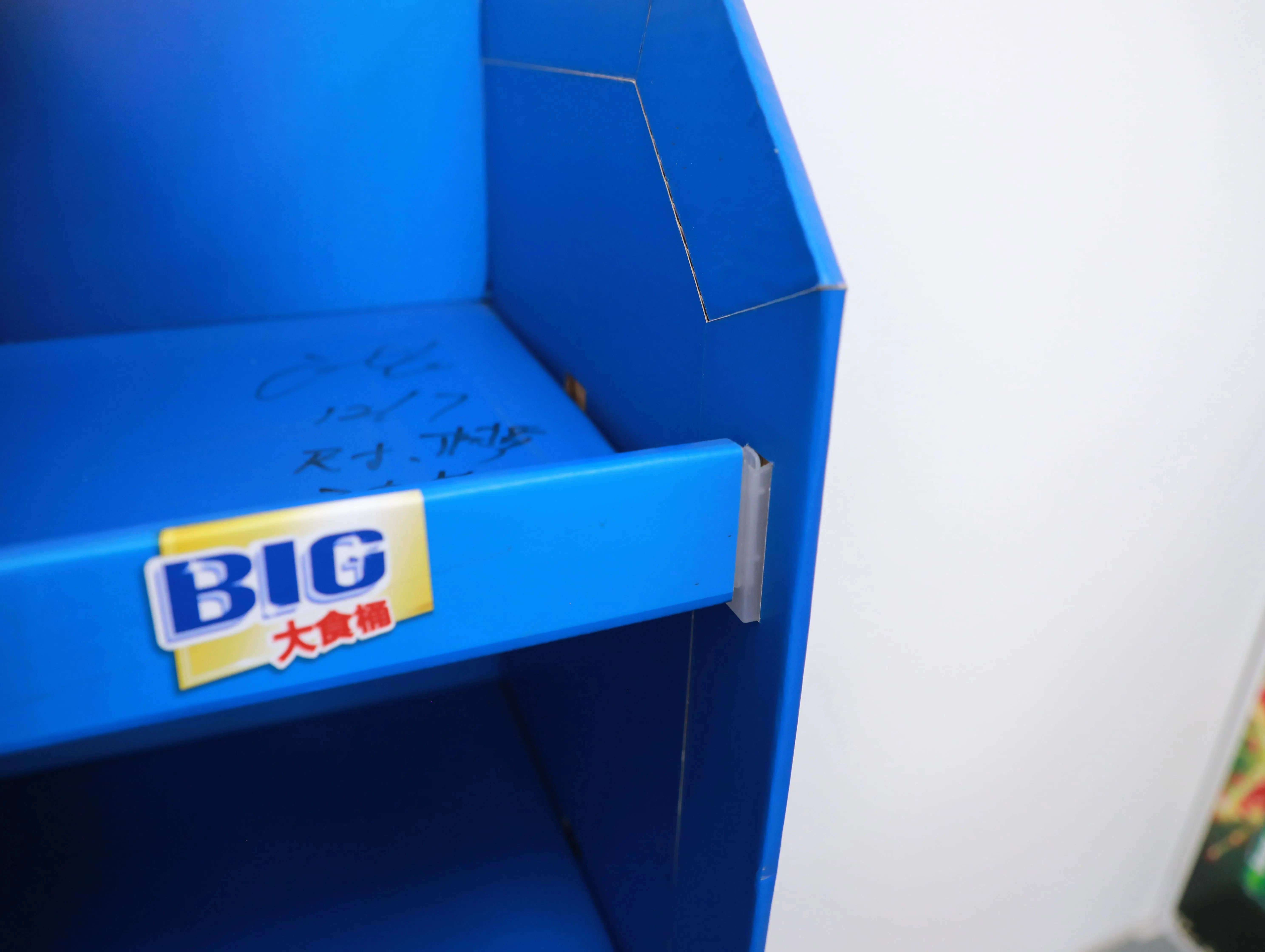 Stylish Paper Display Rack Cardboard Display Shelf for Retail Shop