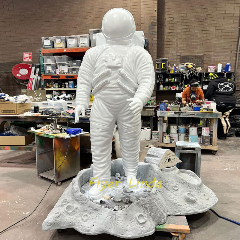 Top Sale Life Size Astronaut Figurine/Resin Spaceman Statue/Fiberglass Astronaut Sculpture for Event