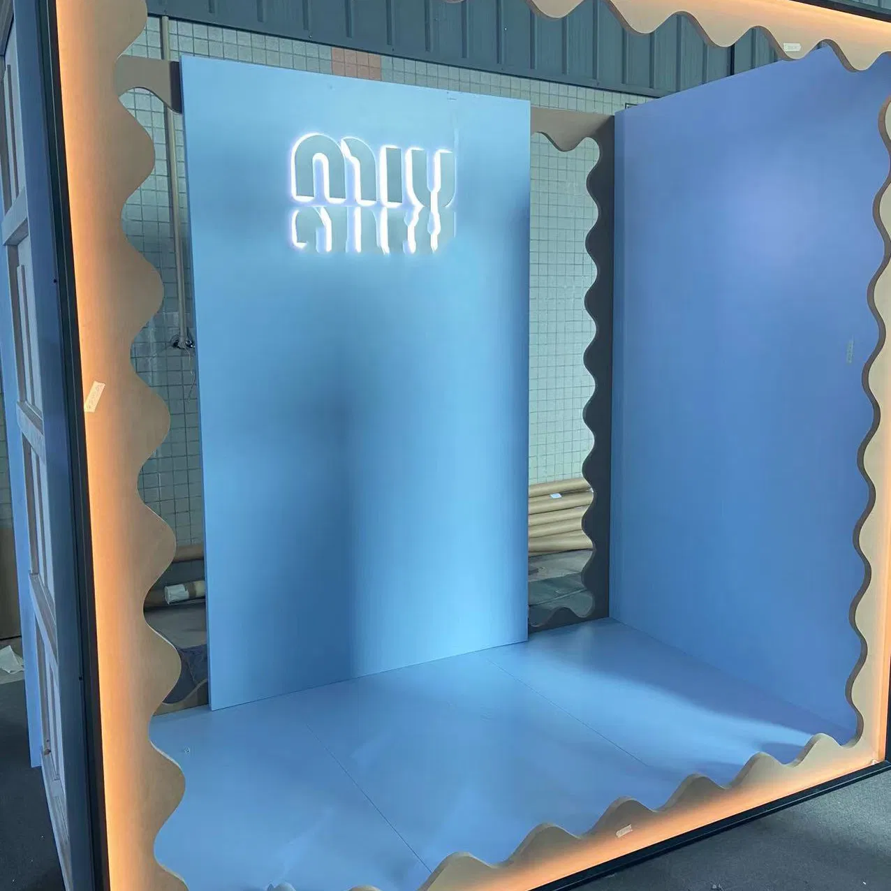 Professional Manufacturing Creative Design Visual Merchandising Merchandising Props Window Display