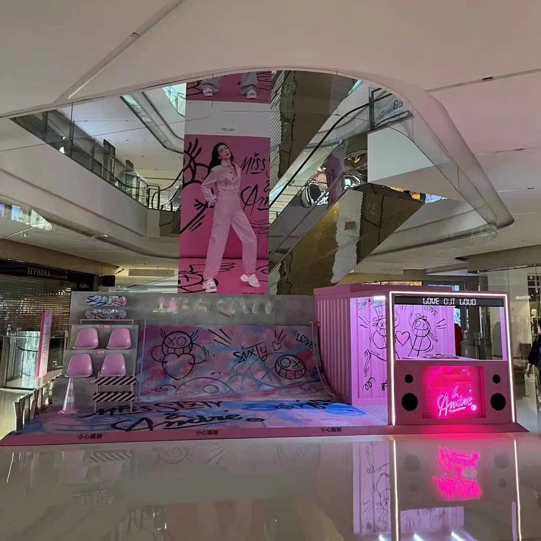 Professional Manufacturing Creative Design Visual Merchandising Window Display Props