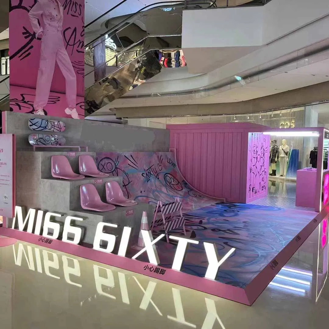 Professional Manufacturing Creative Design Visual Merchandising Window Display Props