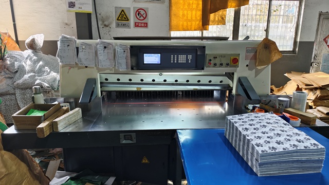 Flat slitting of paper materials — precision cutting process at Arden Decor factory