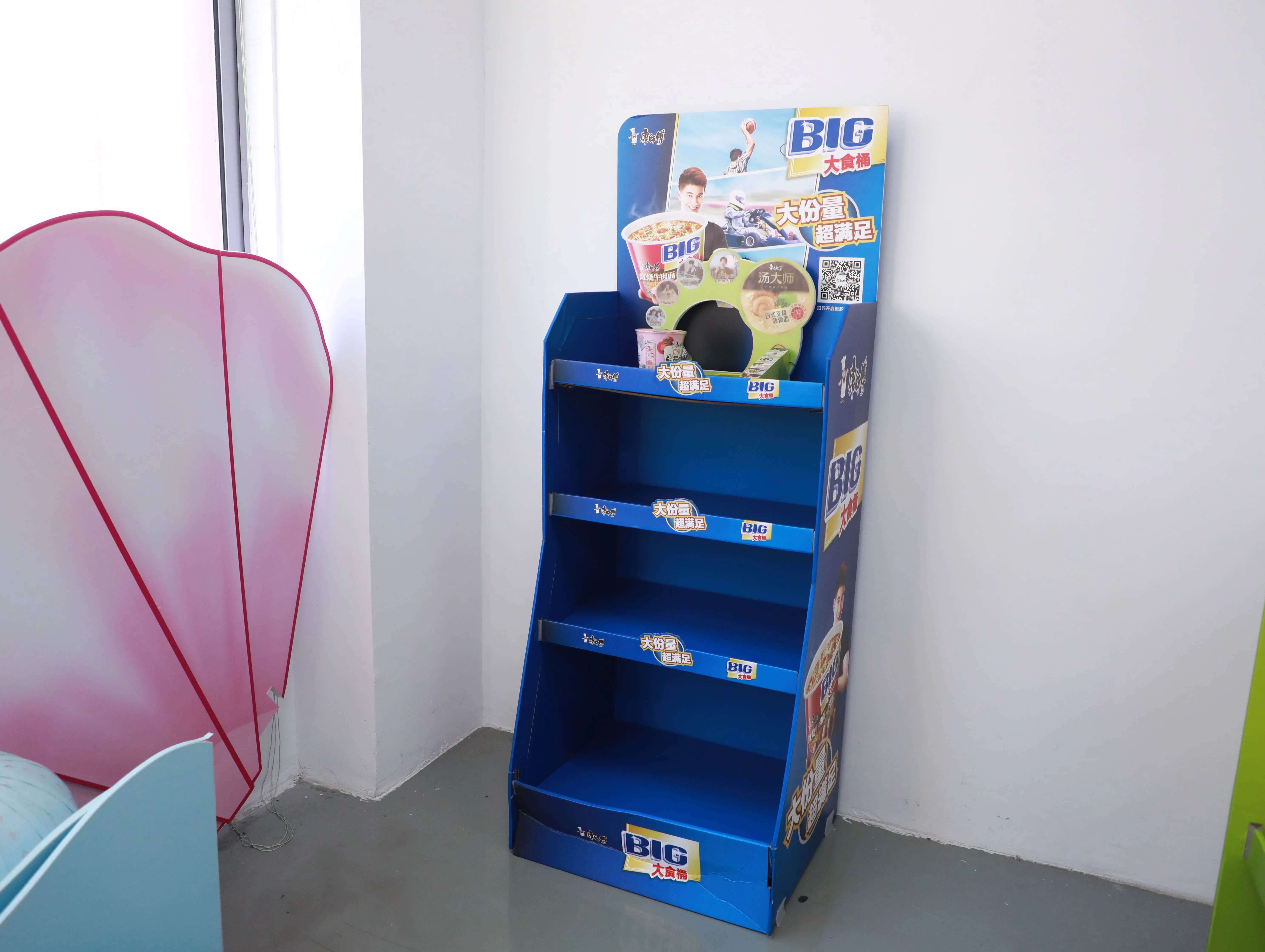 Stylish Paper Display Rack Cardboard Display Shelf for Retail Shop