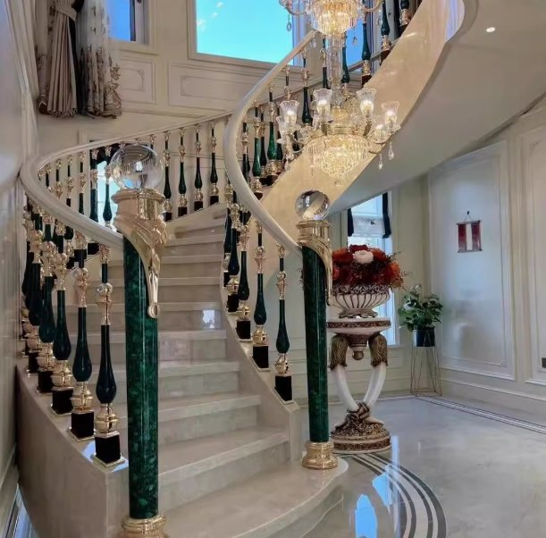 Villa Wooden Handrail Staircase Curved Golden Aluminium Railing Balustrades Decorative Indoor Stair Balustrade and Railings