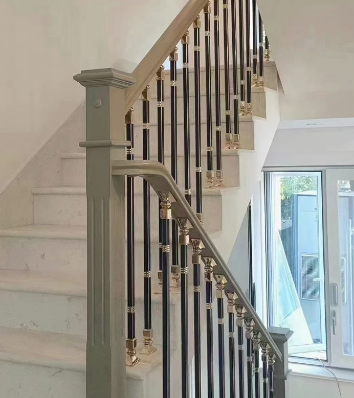 Solid Wood Villa House Staircase Outdoor Deck Railings Balustrades Handrails Balusters Modern Frameless Design Balcony Hotel Durable Feature