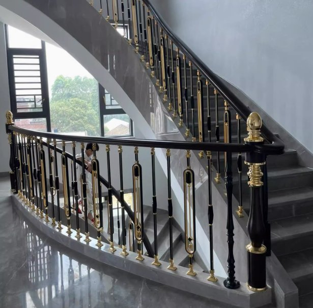 Villa Wooden Handrail Staircase Curved Golden Aluminium Railing Balustrades Decorative Indoor Stair Balustrade and Railings