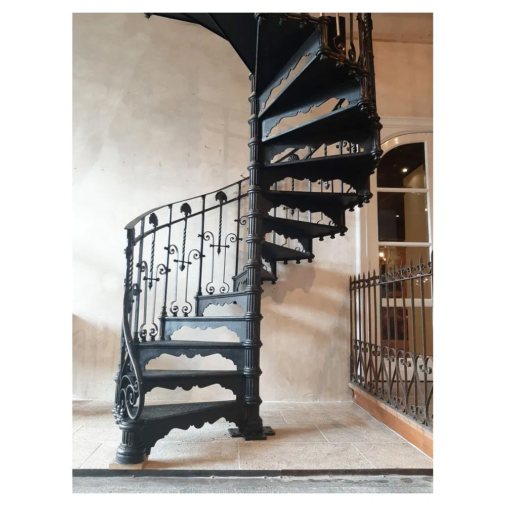 Staircase Unique Glass Railing with Beautiful Wood Tread for Modern Spiral Staircase