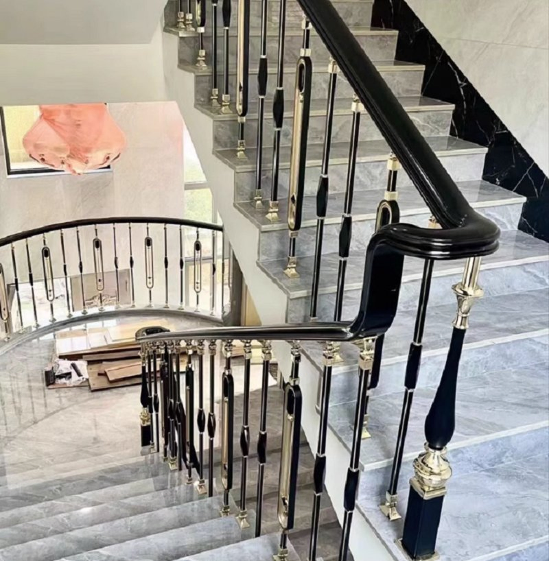 Solid Wood Villa House Staircase Outdoor Deck Railings Balustrades Handrails Balusters Modern Frameless Design Balcony Hotel Durable Feature