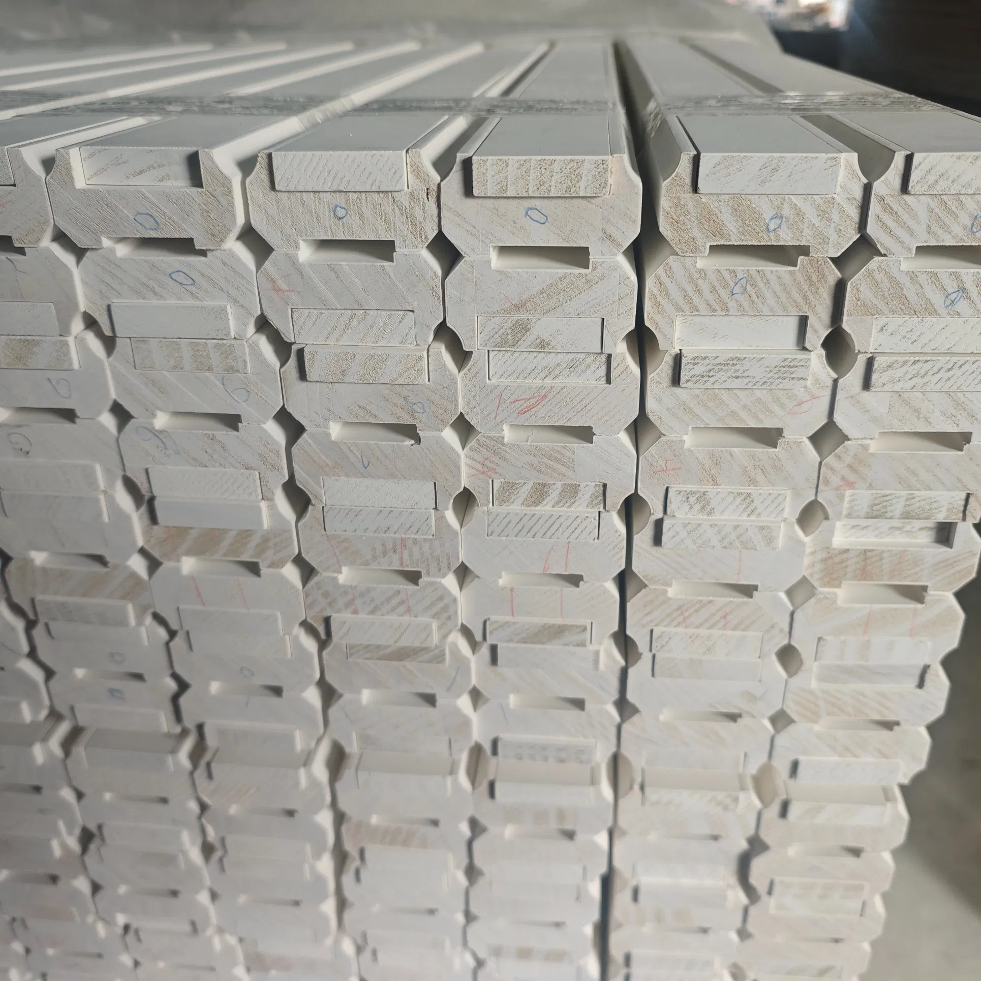 Customizable Wood Straight Staircase Handcrafted Railings and Newel Posts for Elegant Interior