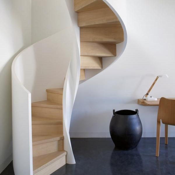 Solid Wooden Steps Curved Staircase Metal Railing