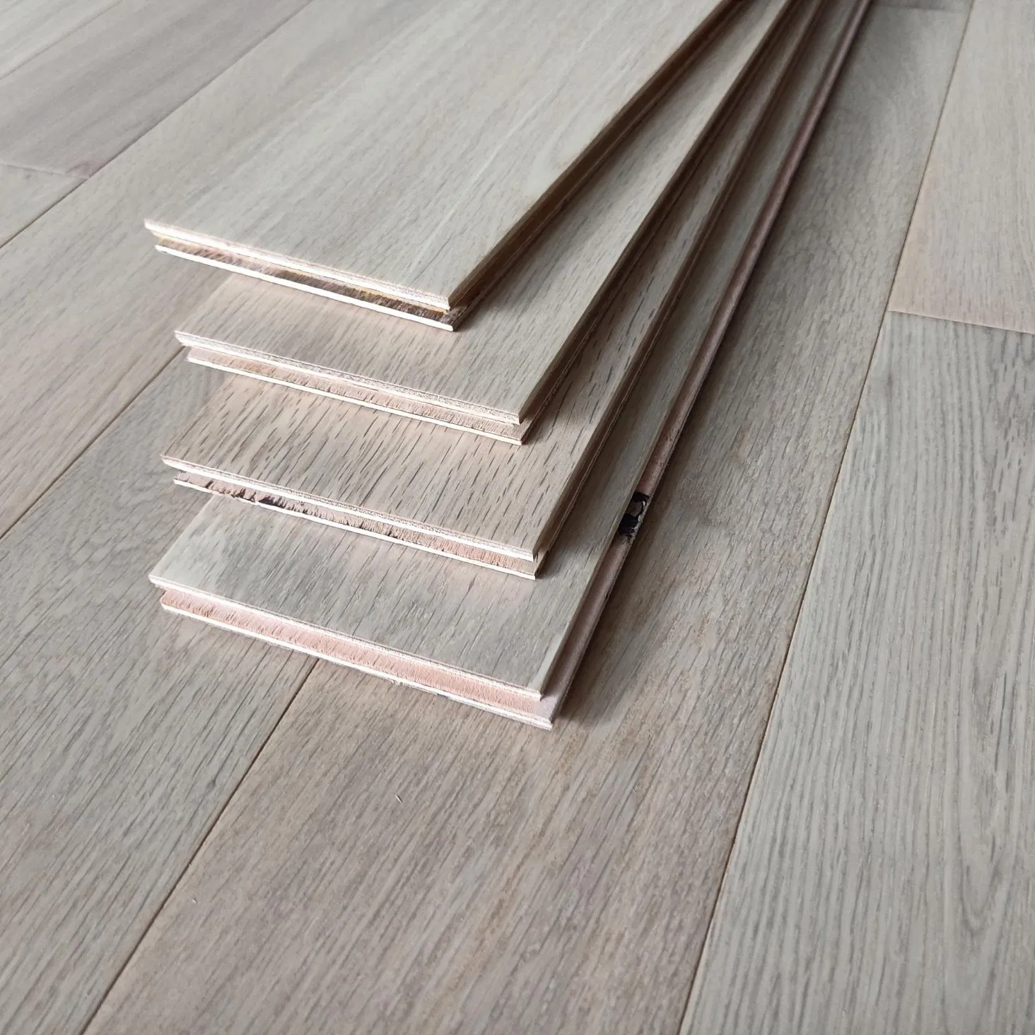 Easy Installation Tongue and Groove Timber Solid Wood Flooring Hardwood White Oak Engineer Wood Flooring