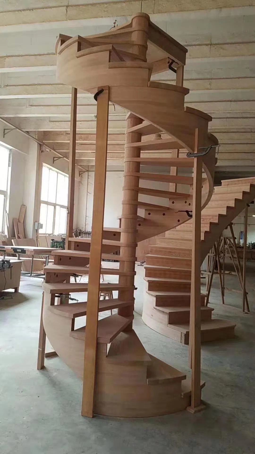 Indoor Customized Design Luxury Timber Stair Wood Staircase Railing Price