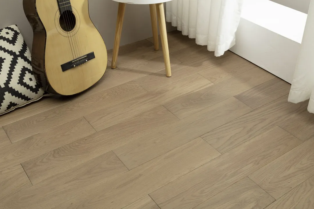 Modern Style Oak Solid Wood Flooring